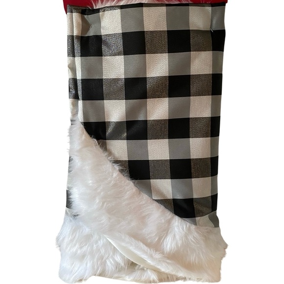 Winter Wonder Lane Buffalo Check 48" White & Black Tree Skirt - Picture 7 of 16